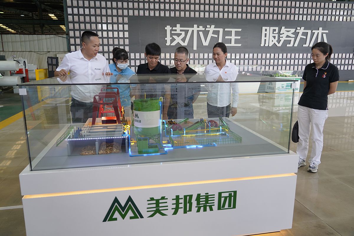 東風(fēng)日產(chǎn)發(fā)動(dòng)機(jī)機(jī)關(guān)黨支部參觀美邦集團(tuán) 東風(fēng)日產(chǎn)發(fā)動(dòng)機(jī)機(jī)關(guān)黨支部參觀美邦集團(tuán)